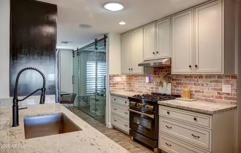 Kitchen - 2016 E State Ave, Phoenix, AZ 85020 photo 4 of 12