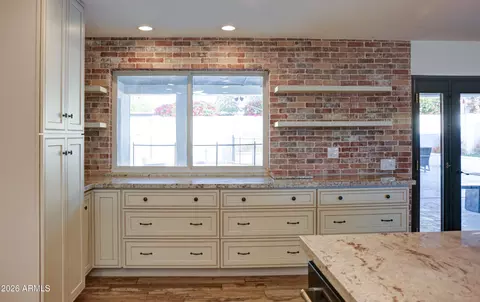 Kitchen - 2016 E State Ave, Phoenix, AZ 85020 photo 8 of 12