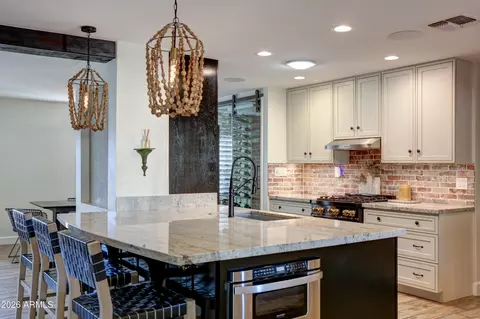 Kitchen - 2016 E State Ave, Phoenix, AZ 85020 photo 3 of 12
