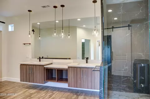 Bath - 2016 E State Ave, Phoenix, AZ 85020 photo 5 of 8