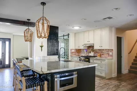 Kitchen - 2016 E State Ave, Phoenix, AZ 85020 photo 10 of 12