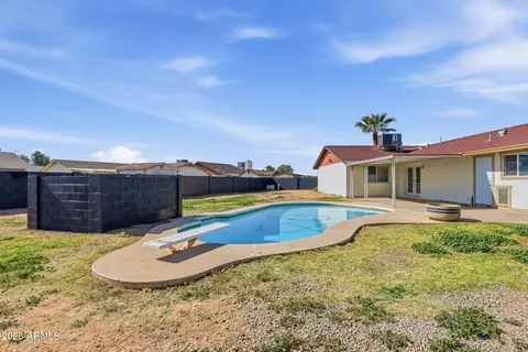7909 W Pinchot Ave, Phoenix, AZ 85033