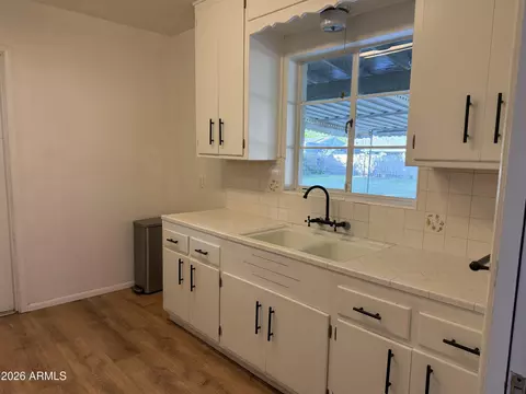 Kitchen - 5730 N 4th St, Phoenix, AZ 85012 photo 2 of 2