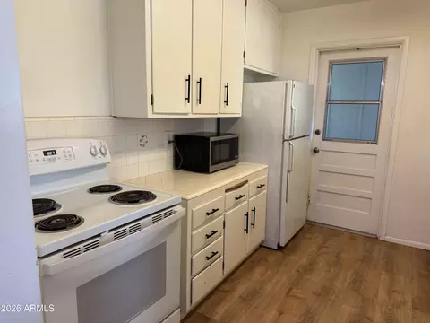 Kitchen - 5730 N 4th St, Phoenix, AZ 85012 photo 1 of 2
