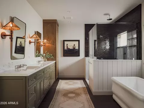 Bath - 123 E Kaler Dr, Phoenix, AZ 85020 photo 1 of 2
