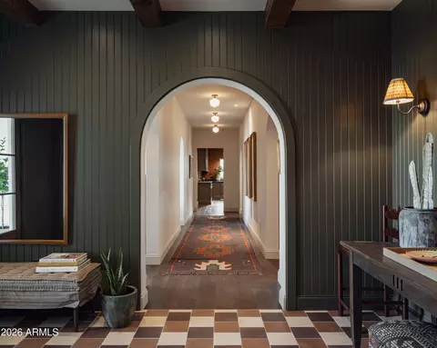 Entry Way - 123 E Kaler Dr, Phoenix, AZ 85020 photo 1 of 2