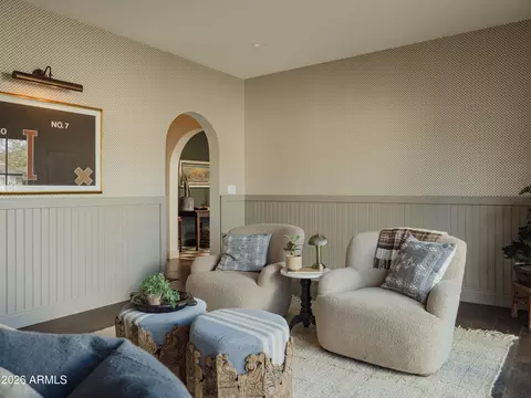 Living - 123 E Kaler Dr, Phoenix, AZ 85020 photo 1 of 2
