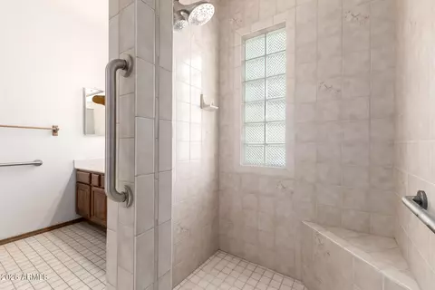 Bath - 1316 E Meadow Ln, Phoenix, AZ 85022 photo 2 of 4