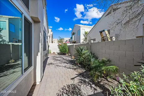 Exterior - 1113 E Hiddenview Dr, Phoenix, AZ 85048 photo 4 of 6
