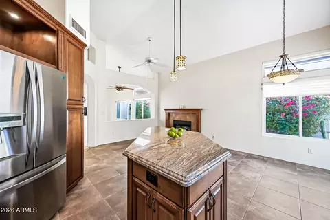 Kitchen - 1113 E Hiddenview Dr, Phoenix, AZ 85048 photo 8 of 9