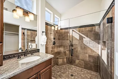 Bath - 1113 E Hiddenview Dr, Phoenix, AZ 85048 photo 2 of 6