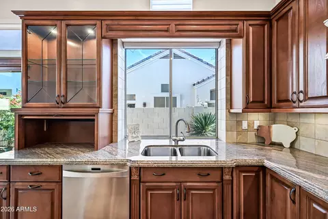 Kitchen - 1113 E Hiddenview Dr, Phoenix, AZ 85048 photo 7 of 9
