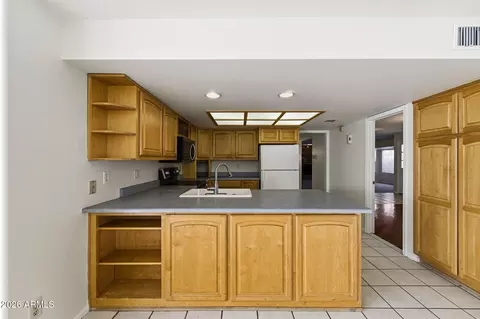 Kitchen - 4323 E Ahwatukee Dr, Phoenix, AZ 85044 photo 2 of 2