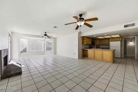 Living - 4323 E Ahwatukee Dr, Phoenix, AZ 85044 photo 5 of 6