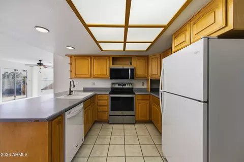 Kitchen - 4323 E Ahwatukee Dr, Phoenix, AZ 85044 photo 1 of 2
