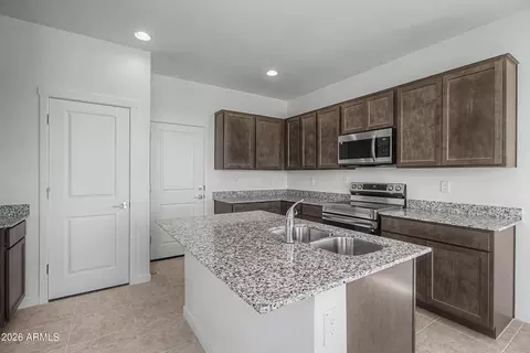 Kitchen - 648 S Del Rancho Cir, Mesa, AZ 85208 photo 3 of 6