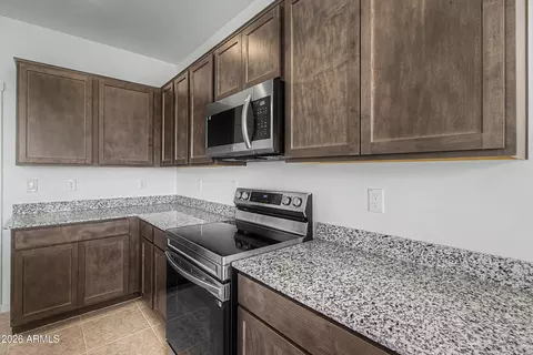 Kitchen - 648 S Del Rancho Cir, Mesa, AZ 85208 photo 4 of 6