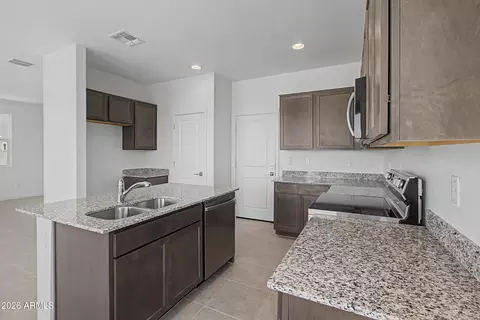 Kitchen - 648 S Del Rancho Cir, Mesa, AZ 85208 photo 2 of 6