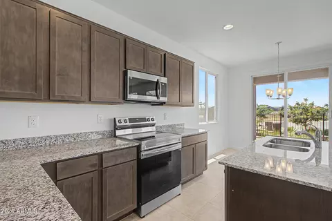 Kitchen - 648 S Del Rancho Cir, Mesa, AZ 85208 photo 5 of 6