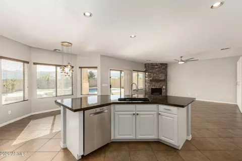 Kitchen - 1515 E Apollo Rd, Phoenix, AZ 85042 photo 4 of 4