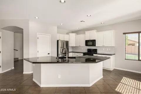Kitchen - 1515 E Apollo Rd, Phoenix, AZ 85042 photo 1 of 4