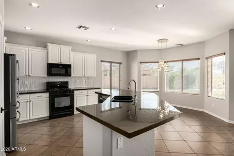 Kitchen - 1515 E Apollo Rd, Phoenix, AZ 85042 photo 2 of 4