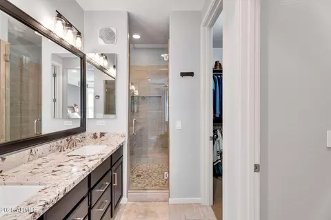 Bath - 2446 E Roma Ave, Phoenix, AZ 85016 photo 2 of 6