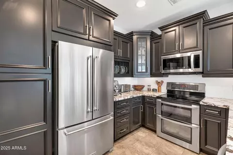 Kitchen - 2446 E Roma Ave, Phoenix, AZ 85016 photo 3 of 5