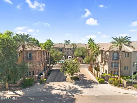 View/Area - 2446 E Roma Ave, Phoenix, AZ 85016 photo 3 of 5