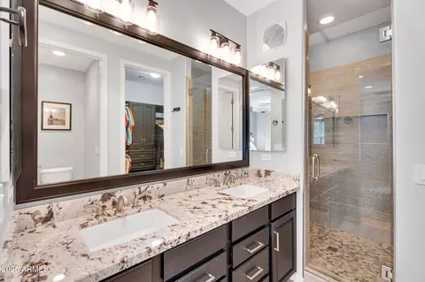 Bath - 2446 E Roma Ave, Phoenix, AZ 85016 photo 4 of 6