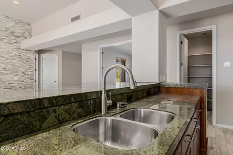 Kitchen - 1916 E Primrose Path, Phoenix, AZ 85086 photo 4 of 5