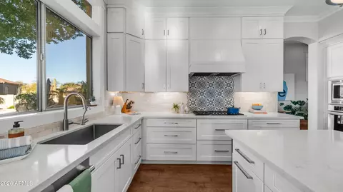 Kitchen - 6910 E Saddleback Cir, Mesa, AZ 85207 photo 4 of 5