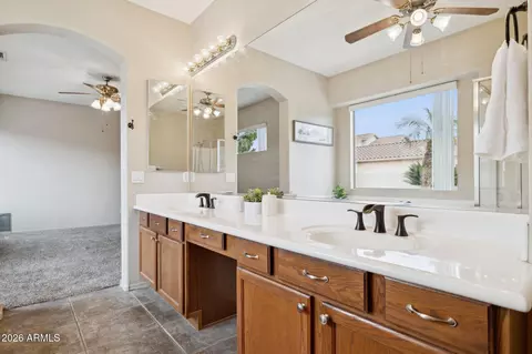 Bath - 944 S Porter St, Gilbert, AZ 85296 photo 2 of 7