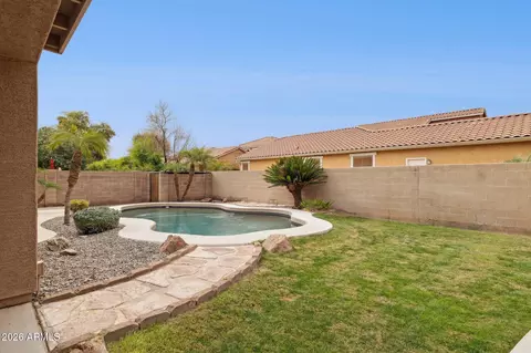 Exterior - 944 S Porter St, Gilbert, AZ 85296 photo 4 of 6