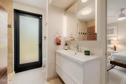 Bath - 5847 N 46th St, Phoenix, AZ 85018 photo 4 of 5