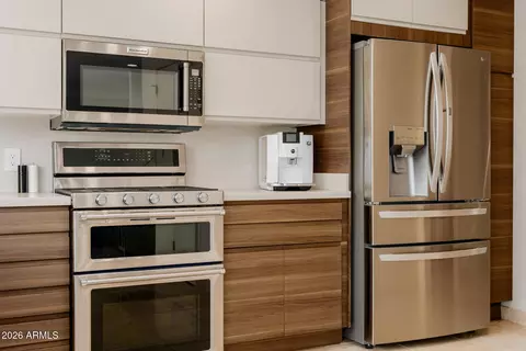 Kitchen - 5847 N 46th St, Phoenix, AZ 85018 photo 5 of 6