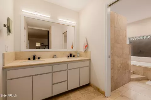 Bath - 5847 N 46th St, Phoenix, AZ 85018 photo 1 of 5