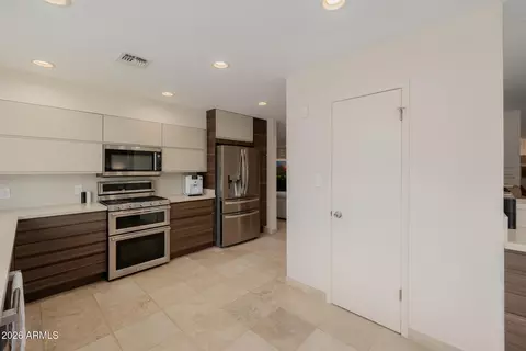 Kitchen - 5847 N 46th St, Phoenix, AZ 85018 photo 3 of 6