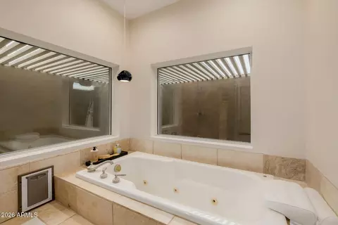 Bath - 5847 N 46th St, Phoenix, AZ 85018 photo 2 of 5