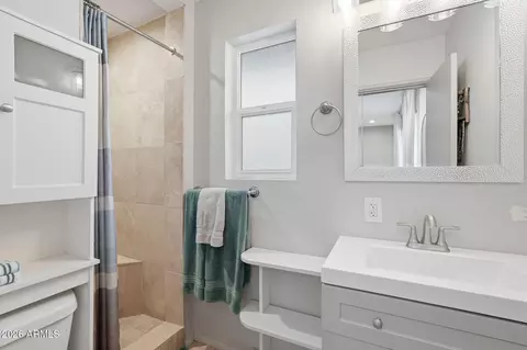 Bath - 3014 E Whitton Ave, Phoenix, AZ 85016 photo 3 of 4