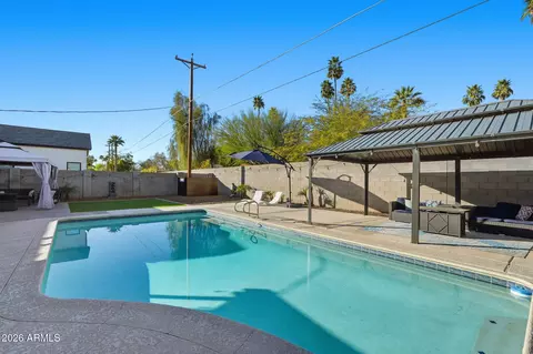 Exterior - 3014 E Whitton Ave, Phoenix, AZ 85016 photo 8 of 11