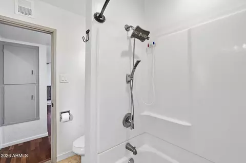 Bath - 3014 E Whitton Ave, Phoenix, AZ 85016 photo 2 of 4