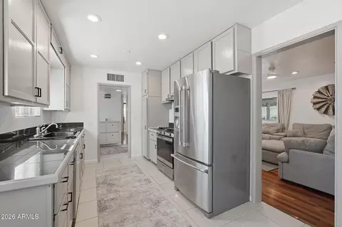 Kitchen - 3014 E Whitton Ave, Phoenix, AZ 85016 photo 4 of 4