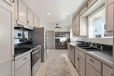 Kitchen - 3014 E Whitton Ave, Phoenix, AZ 85016 photo 1 of 4