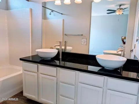 Bath - 3150 E Beardsley Rd #1045, Phoenix, AZ 85050 photo 1 of 2