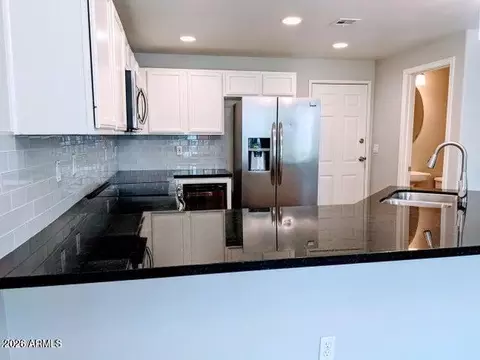 Kitchen - 3150 E Beardsley Rd #1045, Phoenix, AZ 85050 photo 2 of 2