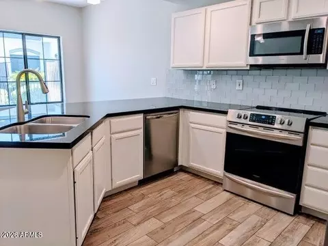 Kitchen - 3150 E Beardsley Rd #1045, Phoenix, AZ 85050 photo 1 of 2