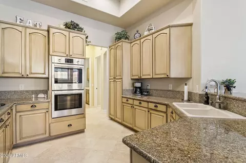 Kitchen - 4806 Estevan Rd, Phoenix, AZ 85054 photo 4 of 4