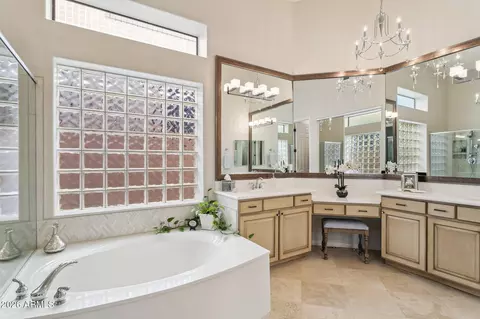 Bath - 4806 Estevan Rd, Phoenix, AZ 85054 photo 2 of 4