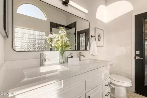 Bath - 7265 E Lindner Ave, Mesa, AZ 85209 photo 2 of 3